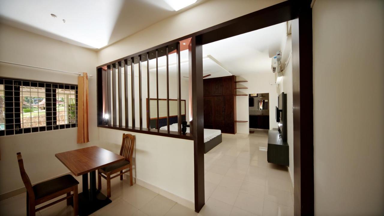 Ashtamudi Lake Garden Resorts Kollam Exterior photo